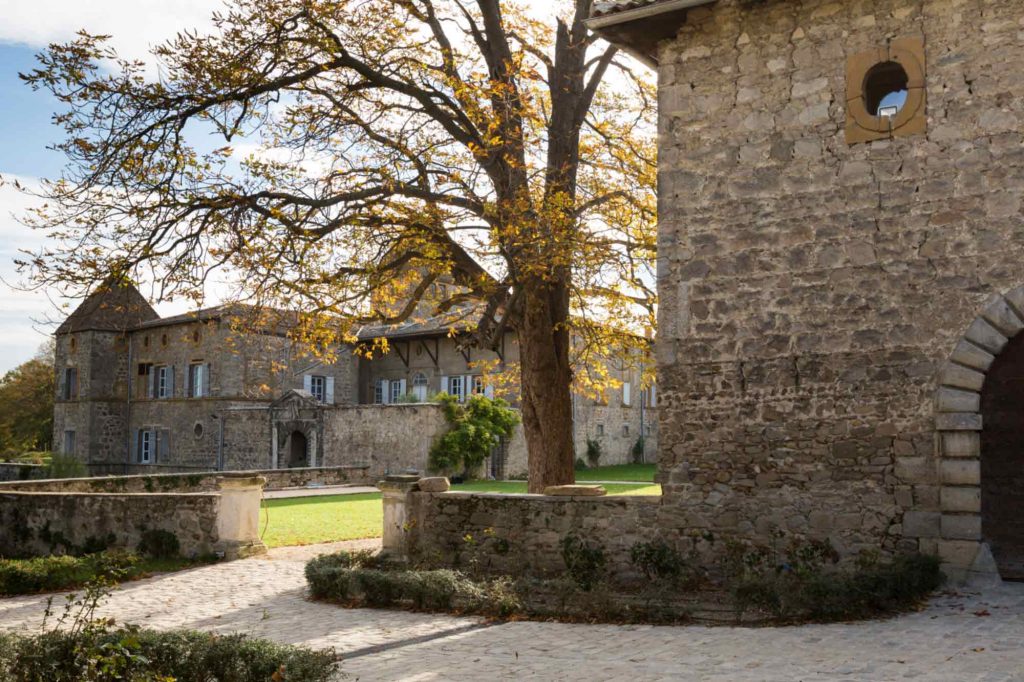Vue latérale du chateau La Gallée